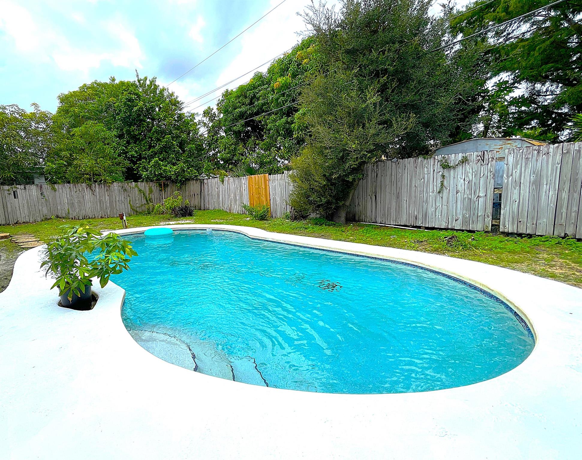 38th Ter, Lauderdale Lakes, FL 33309