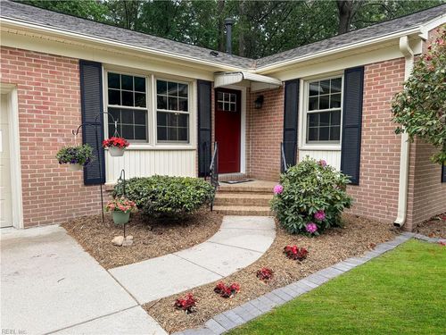 316 Sharon Dr, Seaford, VA, 23696-2445 | Card Image