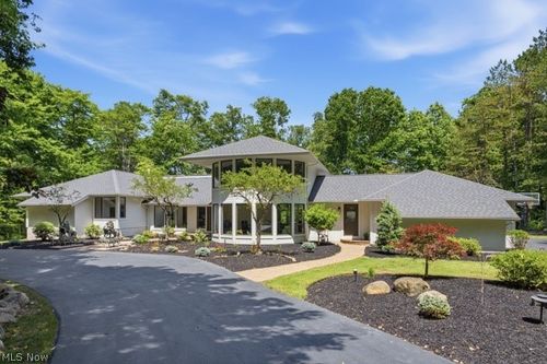 100 Basswood Ln, Moreland Hills, OH, 44022-1378 | Card Image