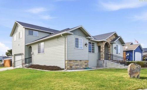 8521 W Canyon Ave, Kennewick, WA, 99336-7938 | Card Image