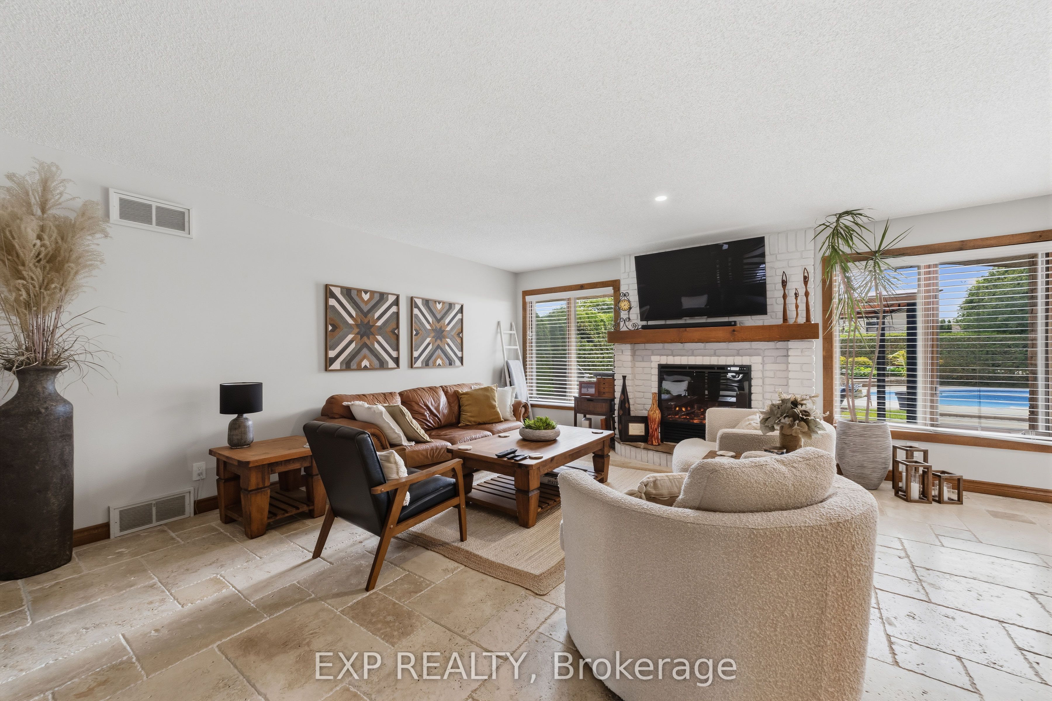 Residential in Thames Centre 3