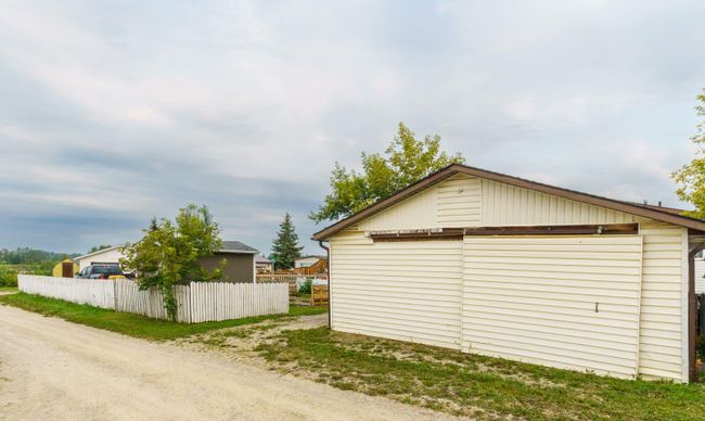 2005 &amp; 2007 25 Avenue, Home with 3 bedrooms, 1 bathrooms and 4 parking in Bowden AB | Image 25