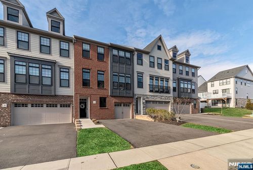 32 Goldfinch Drive, Upper Saddle River, NJ, 07458 | Card Image