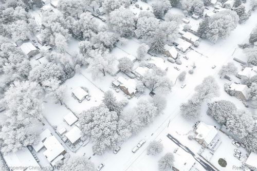 22627 Brookdale St, Farmington, MI, 48336-4119 | Card Image