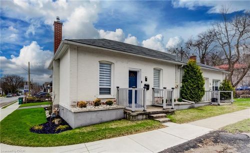 19 Cedar St, Cambridge, ON, N1S1T8 | Card Image