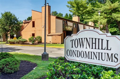 101 Town Hill Rd, Nanuet, NY, 10954-5937 | Card Image