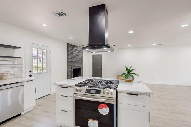 7316 Maringo Dr, House other with 3 bedrooms, 2 bathrooms and null parking in Dallas TX | Image 16