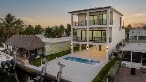 27 Ocean Dr, Key Largo, FL, 33037-4011 | Card Image