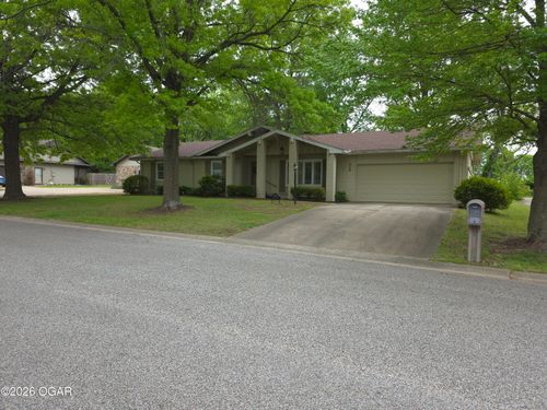 908 Gene Taylor Dr, Carthage, MO, 64836-3207 | Card Image