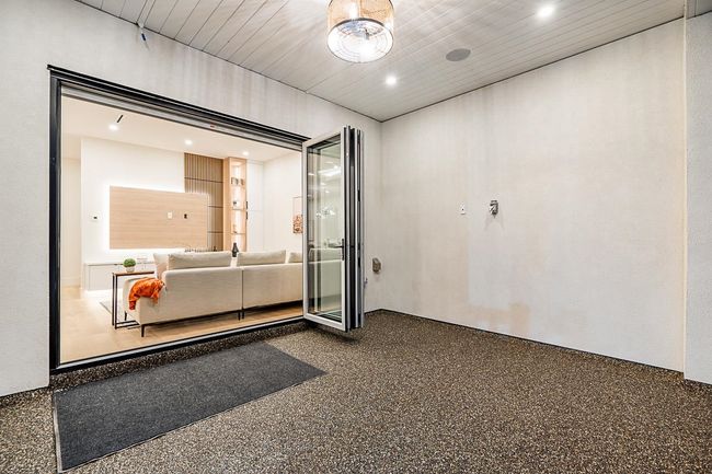 8386 14 Th Ave, Home with 5 bedrooms, 5 bathrooms and 3 parking in Burnaby BC | Image 15