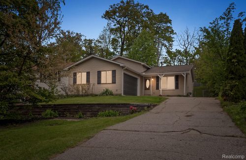 3884 Cass Elizabeth Rd, Waterford, MI, 48328-4506 | Card Image