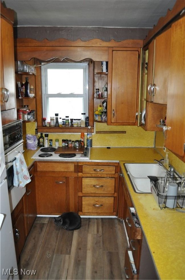 82 W 1 St St, House other with 5 bedrooms, 2 bathrooms and null parking in Frazeysburg OH | Image 35