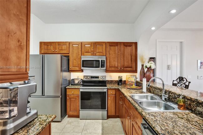APT-501 - 3500 Oaks Clubhouse Dr, Condo with 3 bedrooms, 2 bathrooms and null parking in Pompano Beach FL | Image 24