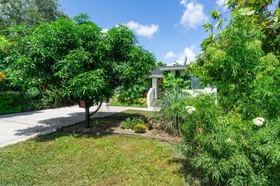 6325 Sw 30th St, House other with 2 bedrooms, 2 bathrooms and null parking in Miami FL | Image 2