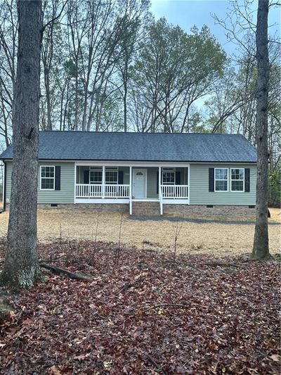 2684 Us Highway 21, House other with 3 bedrooms, 2 bathrooms and null parking in Hamptonville NC | Image 3