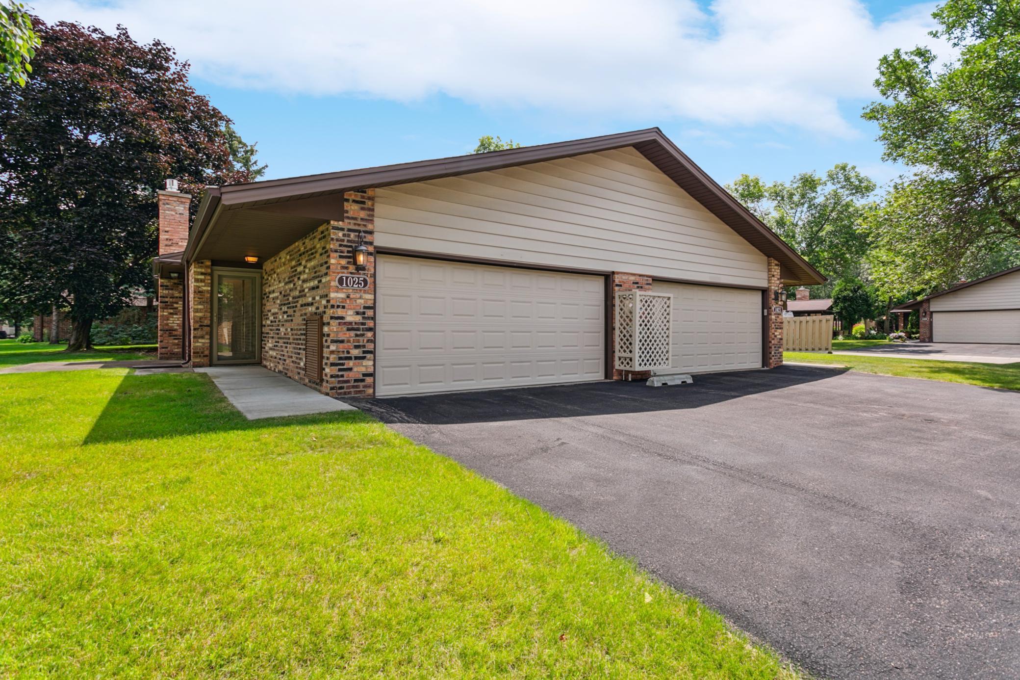Zanzibar Ln, Minneapolis, MN 55447