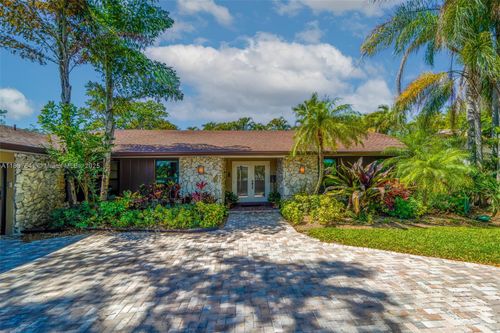 20340 Ne 21st Ave, Miami, FL, 33179-2212 | Card Image
