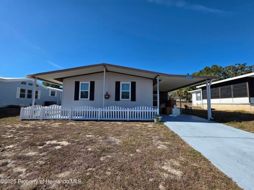 8027 Eastern Circle Dr, Brooksville, FL, 34613-5656 | Card Image