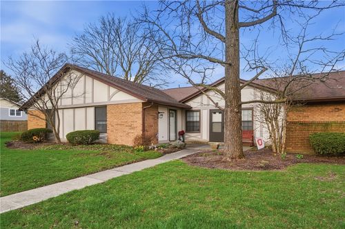 812 Pine Needles Dr, Washingtn Twp, OH, 45458-3390 | Card Image