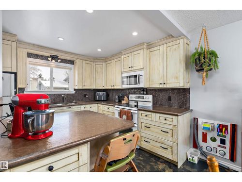 9-4403 Riverbend Rd Nw, Edmonton, AB, T6H5S9 | Card Image