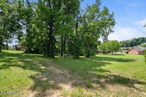 2025 N Charles G Seivers Blvd, Clinton, TN, 37716 | Card Image