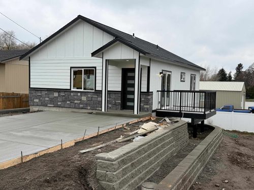 327 N Bannen Rd, Spokane Valley, WA, 99216-2095 | Card Image