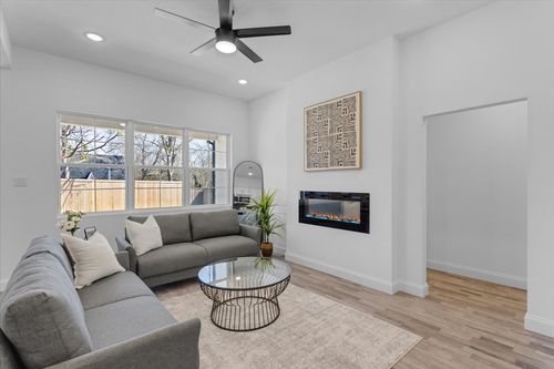 1323 S Montgomery St, Sherman, TX, 75090-8838 | Card Image