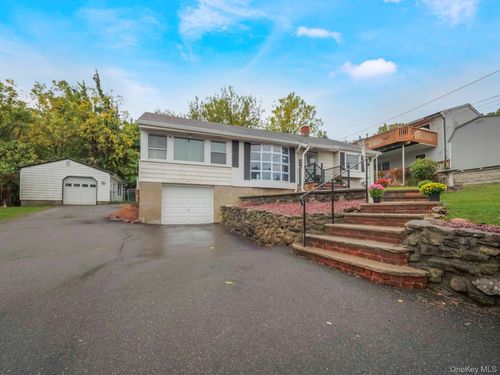 1 Major Andre Dr, Stony Point, NY, 10980-2715 | Card Image