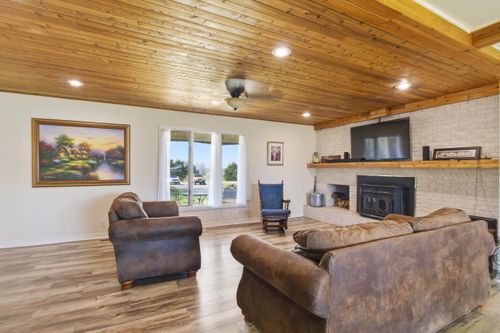 8954 Lawrence 2226, Monett, MO, 65708-8103 | Card Image