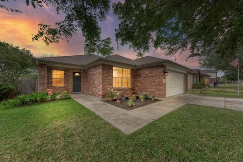 207 Kerley Dr, Hutto, TX, 78634-4584 | Card Image