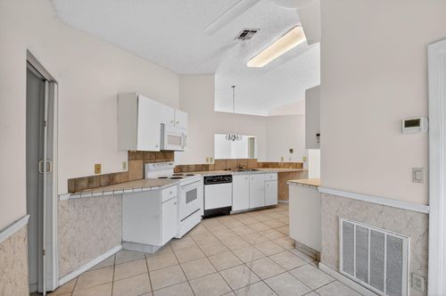 9 Corrie Pl, Boynton Beach, FL, 33426-7611 | Card Image