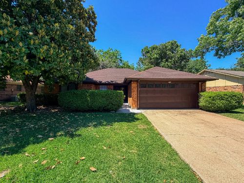 712 Pecan St, Burleson, TX, 76028-5729 | Card Image