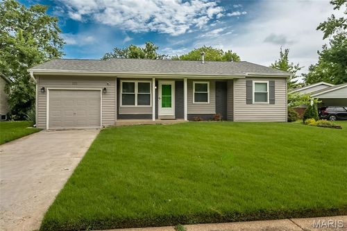 121 Foxtree Dr, Hazelwood, MO, 63042-2103 | Card Image