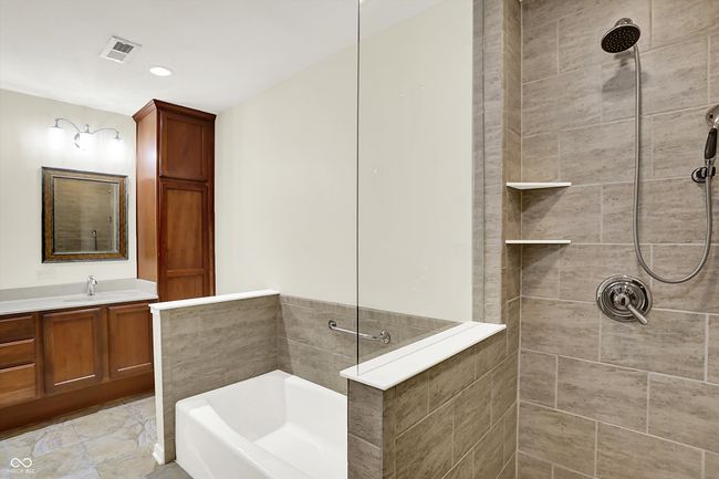423 Bent Tree Ln, Condo with 2 bedrooms, 3 bathrooms and null parking in Indianapolis IN | Image 36