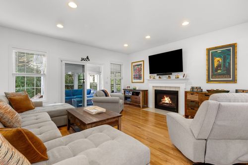 7 White Trellis, Plymouth, MA, 02360-7789 | Card Image