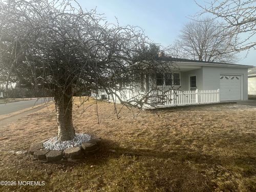 2 Van Gogh St, Toms River, NJ, 08757-3946 | Card Image