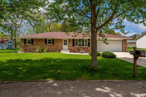 9804 Debbie Ln, Machesney Park, IL, 61115-1529 | Card Image