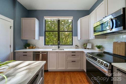 431 M St, Charlotte, NC, 28204-3330 | Card Image