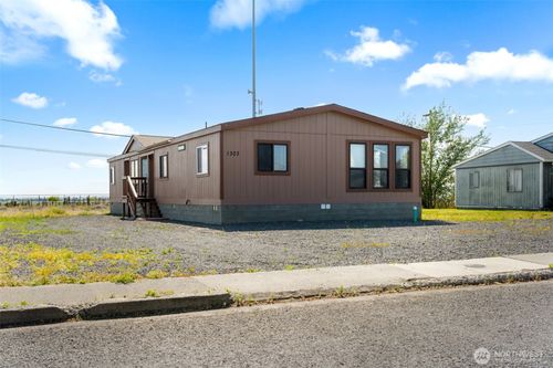 1303 W Craig St, Moses Lake, WA, 98837-3156 | Card Image