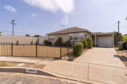 14300 S Ainsworth St, Gardena, CA, 90247-2734 | Card Image