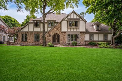 3 Maplewood Ct, Wind Point, WI, 53402-2615 | Card Image