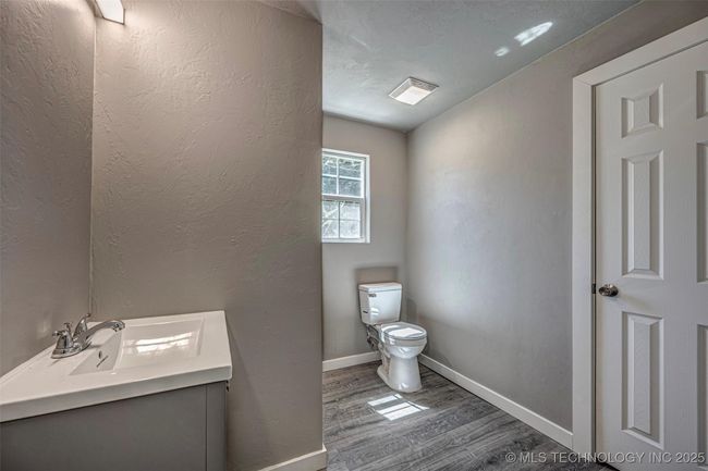 1015 E Main St, House other with 3 bedrooms, 2 bathrooms and null parking in Shawnee OK | Image 25