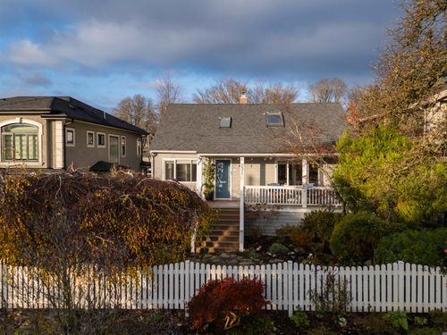 231 E 40th Ave, Vancouver, BC, V5W1L7 | Card Image