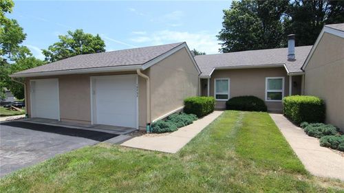 12733 W 108th Pl, Overland Park, KS, 66210-1142 | Card Image