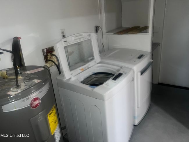LAUNDRY ROOM | Image 11