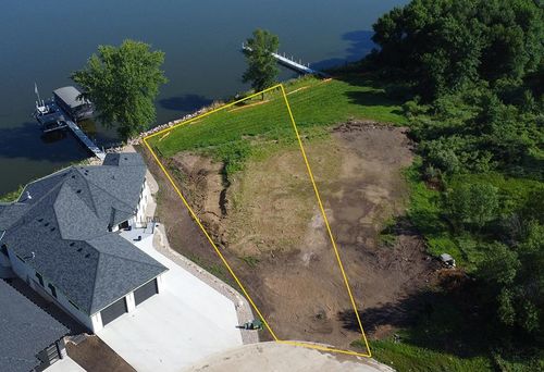 16 Helen Ave, Milford, IA, 51351-7371 | Card Image