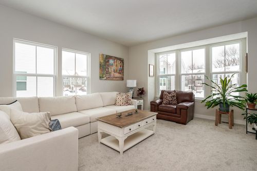 323 Via Condotti, Delaware, OH, 43015-4584 | Card Image