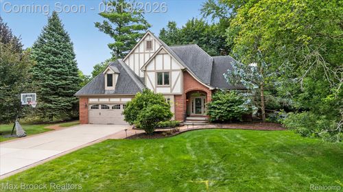 27261 Apple Tree Ln, Franklin, MI, 48025-1080 | Card Image