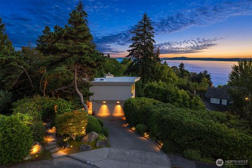 2667 44th Avenue W, Seattle, WA, 98199 | Card Image