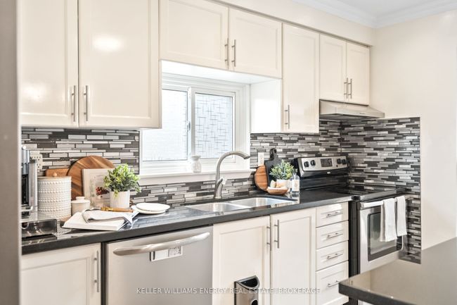 754 Hillcroft St, House attached with 4 bedrooms, 2 bathrooms and 3 parking in Oshawa ON | Image 11